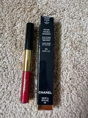 CHANEL Rouge Double Intensité Ultra Wear Lip Colour 05 Ruby Lite - Red